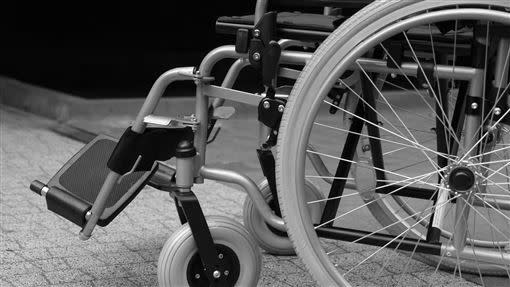 女高中生確診喘到坐輪椅，長新冠症狀難以康復。（示意圖／翻攝自Pixabay）