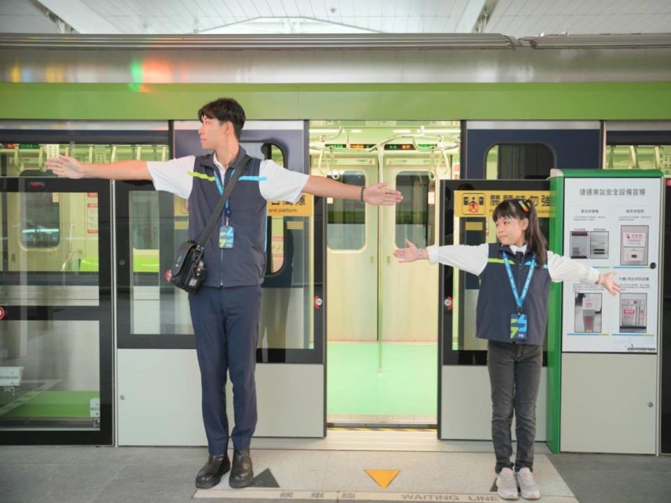 台中捷運公司最受歡迎的活動之一小小站長體驗，定9月29日中秋節連假第一天舉行，9月21日開放網路報名。（圖：中捷公司提供）