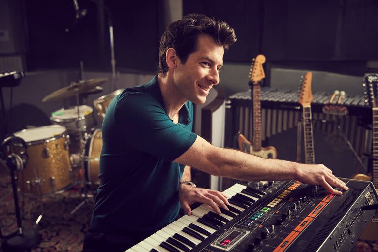 El prestigioso productor de Amy Winehouse, Paul McCartney y Lady Gaga habla de Watch the Sound with Mark Ronson, la serie que hoy estrena Apple TV+