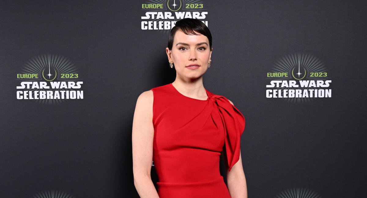 Star Wars: The Rise of Skywalker Trailer Revealed at Star Wars Celebration  2019 - TV Guide