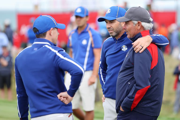 Septiembre de 2021, en Kohler, Wisconsin: McIlroy, el Niño García y Fred Couples, subcapitán de Estados Unidos: hoy la relación es diferente