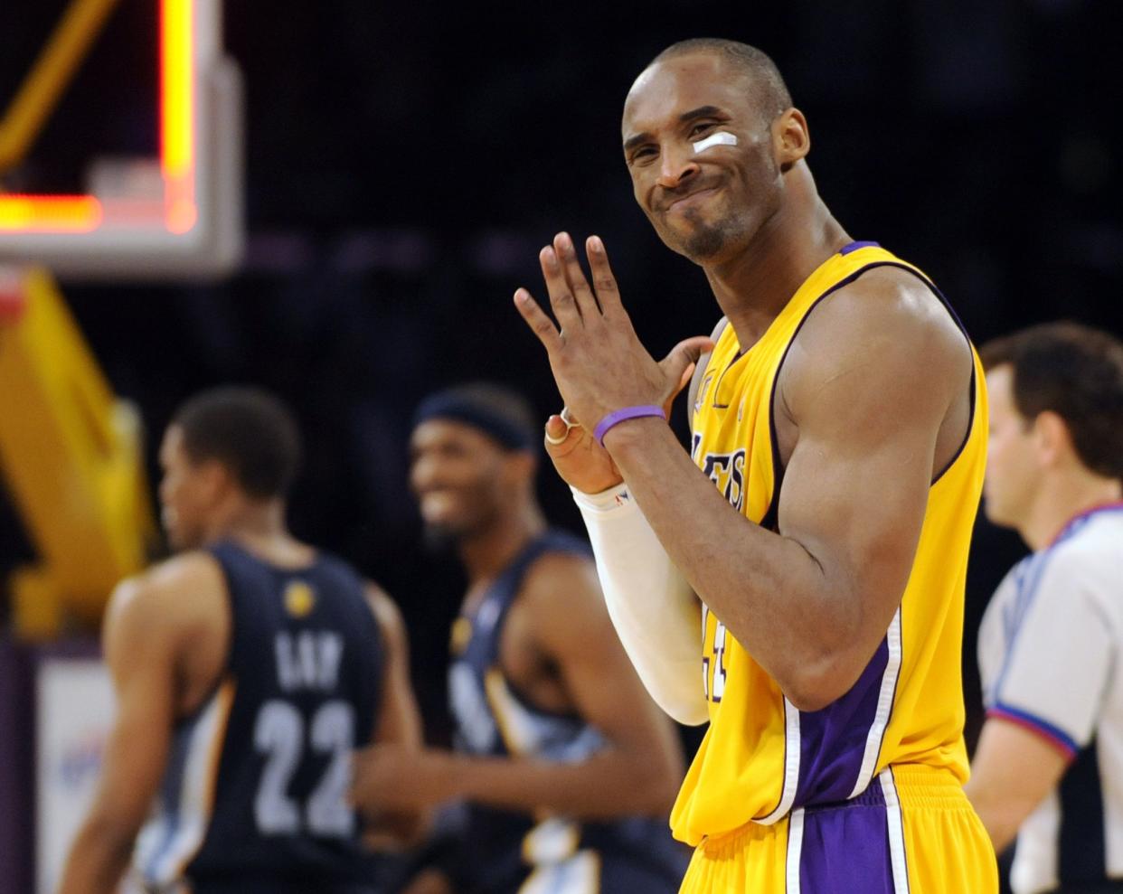 Los Angeles Lakers' Kobe Bryant reacts after the Lakers failed to get a shot off in the final seconds of an NBA basketball game against the Memphis Grizzlies in Los Angeles, on March 28, 2008.