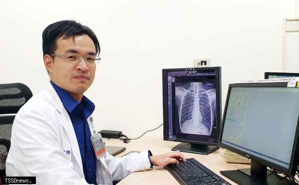陳建維醫師說，肺部受傷造成「菜瓜布肺」，延誤治療的死亡率比癌症還高。（記者蔡清欽攝）