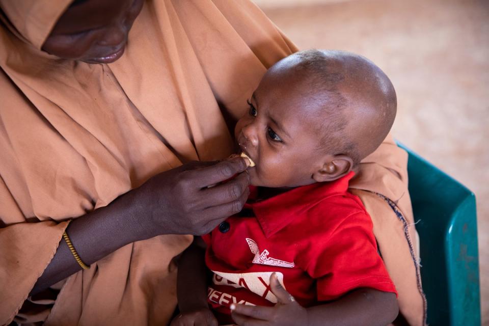 Abdi eats nutritional peanut paste, given to him by his mother (WFP/Samantha Reinders)