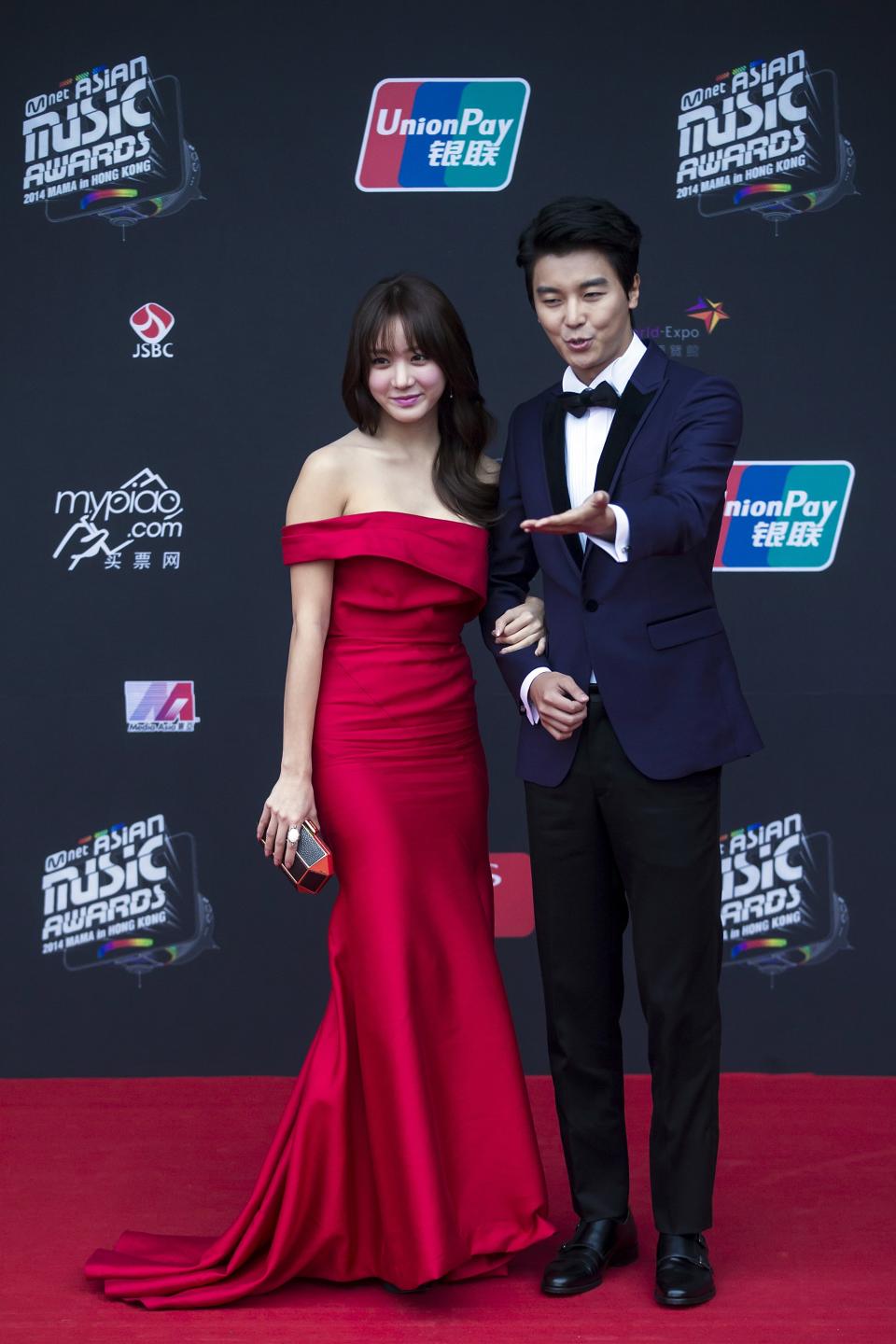 South Korean singer Han-guru and actor Yeon Woo-jin pose on the red carpet at the 2014 Mnet Asian Music Awards (MAMA) in Hong Kong