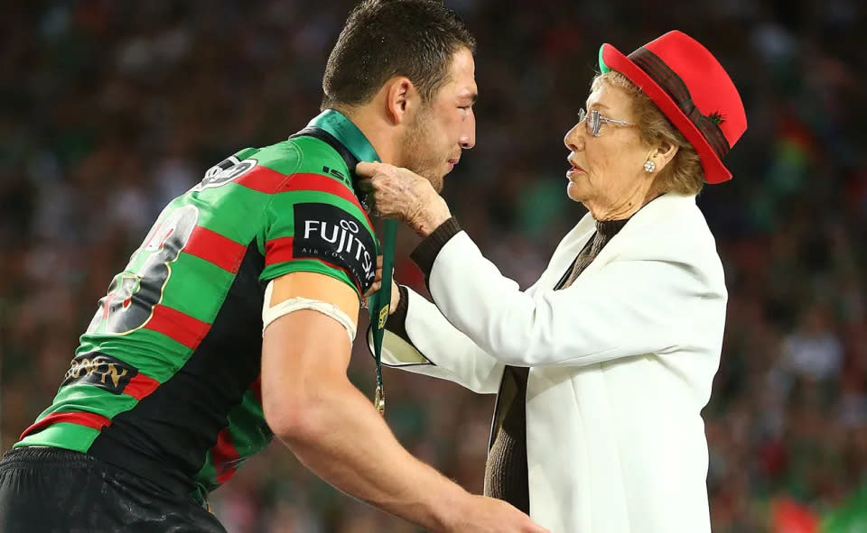 Clive Churchill's wife Joyce presents Sam Burgess with the medal in 2014. (Photo by Mark Nolan/Getty Images)
