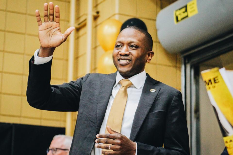 New Missouri head men's basketball coach Dennis Gates waves to the crowd on March 22, 2022, as he walked into his introductory press conference at the Albrecht Family Practice Facility inside Mizzou Arena in Columbia, Mo.