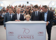 <p>Emma Thompson hatte dieses Jahr besonders viel Spaß in Cannes. Zuerst blödelte sie beim Photocall zum Film “<a rel="nofollow" href="https://de.kino.yahoo.com/standing-ovations-fur-adam-sandler-cannes-105933949.html" data-ylk="slk:The Meyerowitz Stories;elm:context_link;itc:0;sec:content-canvas;outcm:mb_qualified_link;_E:mb_qualified_link;ct:story;" class="link  yahoo-link">The Meyerowitz Stories</a>” herum… (Bild: AP) </p>