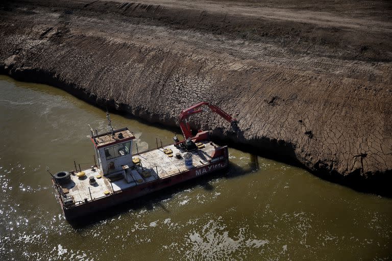 Máximo, una de las dragas operativas en el Río Salado