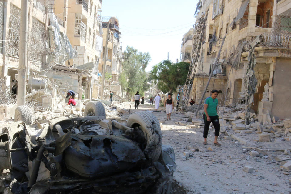 People inspect the damage at a site hit overnight by an air strike in the rebel-held area of Seif al-Dawla neighbourhood of Aleppo, Syria, September 30, 2016. REUTERS/Abdalrhman Ismail