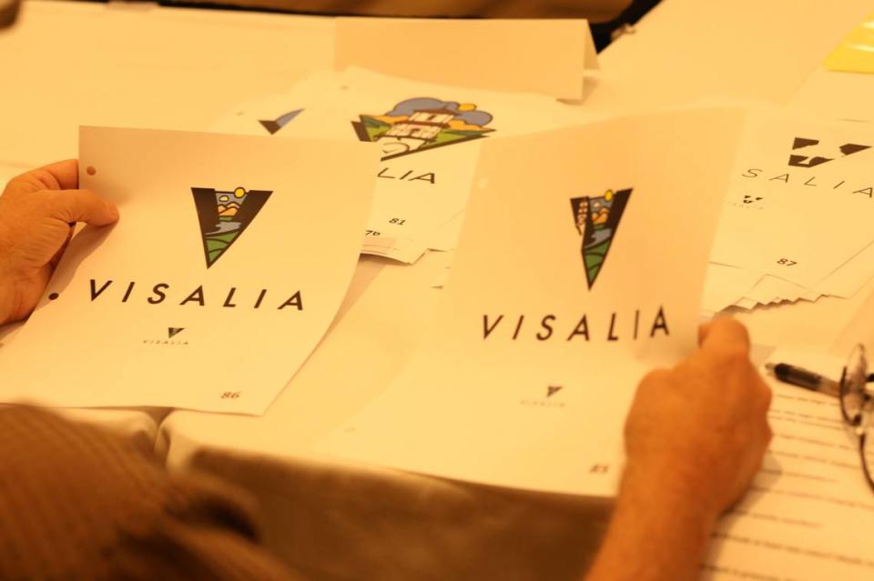 El comité de rediseño del logo de Visalia está definiendo las recomendaciones sobre las propuestas que presentarán al Concejo Municipal esta noche en el Centro de Convenciones de Visalia.