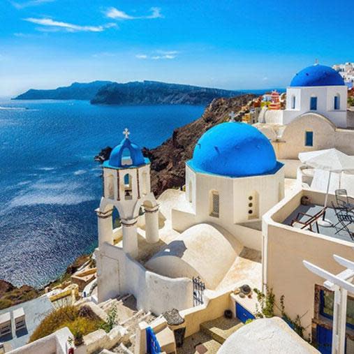 Werden Sie dafür bezahlt, touristische Highlights wie die griechische Insel Santorini zu besichtigen. Bild: Instagram/busabouteurope