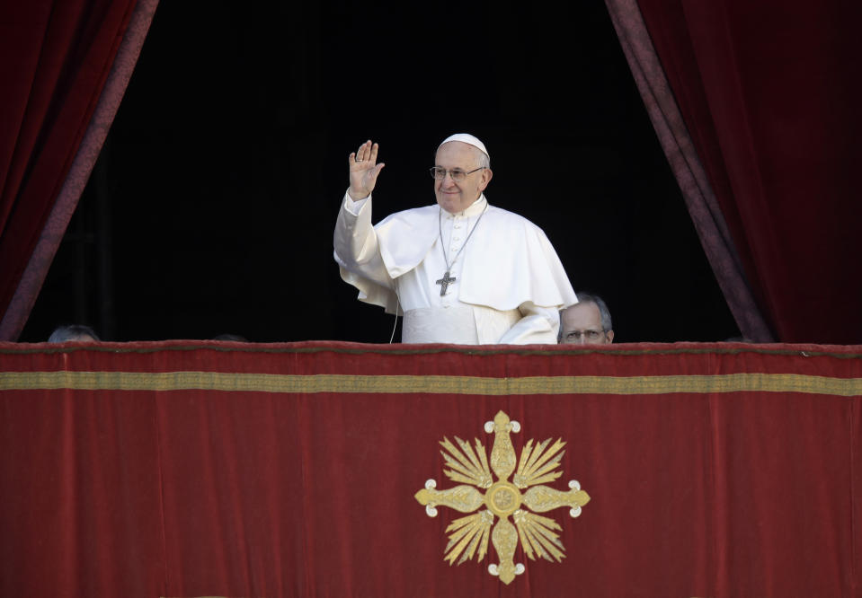 Pope Francis arrives to deliver the Urbi et Orbi (Latin for 'to the city and to the world' ) Christmas' day blessing from the main balcony of St. Peter's Basilica at the Vatican, Tuesday, Dec. 25, 2018. (AP Photo/Alessandra Tarantino)