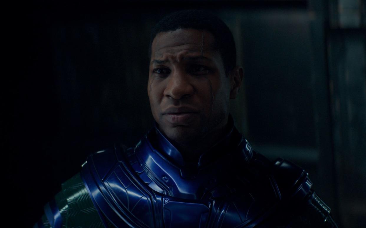 Er ist der neue Superschurke im Marvel Cinematic Universe: In "Ant-Man and the Wasp: Quantumania" kommt Kang, der Eroberer (Jonathan Majors), zu seinem ersten großen Auftritt. (Bild: 2022 Marvel Studios / Disney)