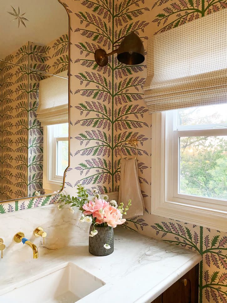 to enhance the repeating print on this schumacher wallpaper, clara jung of banner day interiors positioned the pattern so a branch snakes up the corner seam