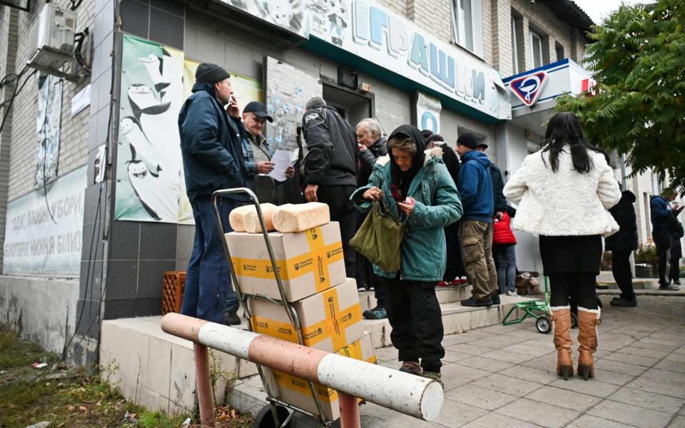 People queue to get humanitarian aid in Sviatohirsk, Donetsk  - Sergey Bobok/AFP