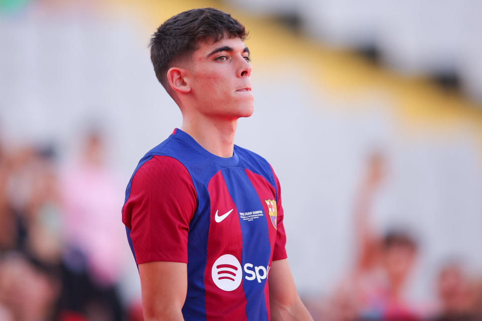 Barcelona assure 20-year-old defender of a place in the first-team