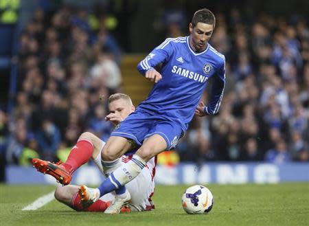 Chelsea's Fernando Torres (R) is challenged by Stoke City's Ryan Shawcross during their English Premier League soccer match at Stamford Bridge in London April 5, 2014. REUTERS/Paul Hackett