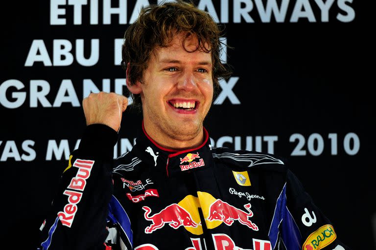 Sebastian Vettel celebra en Yas Marina, en Abu Dhabi, el primer t&#xed;tulo en la F&#xf3;rmula 1; en el mismo escenario, el alem&#xe1;n tendr&#xe1; s despedida del Gran Circo