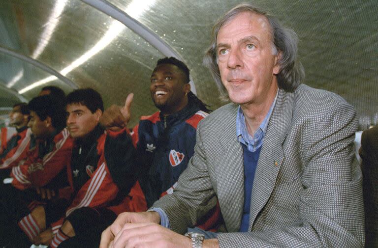 CÉSAR MENOTTI DURANTE EL PARTIDO EN QUE INDEPENDIENTE ENFRENTÓ A GIMNASIA 