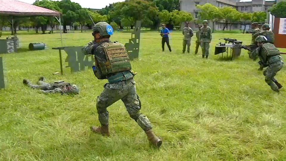 兵役時間延長，薪資也跟著調漲。（圖／東森新聞）