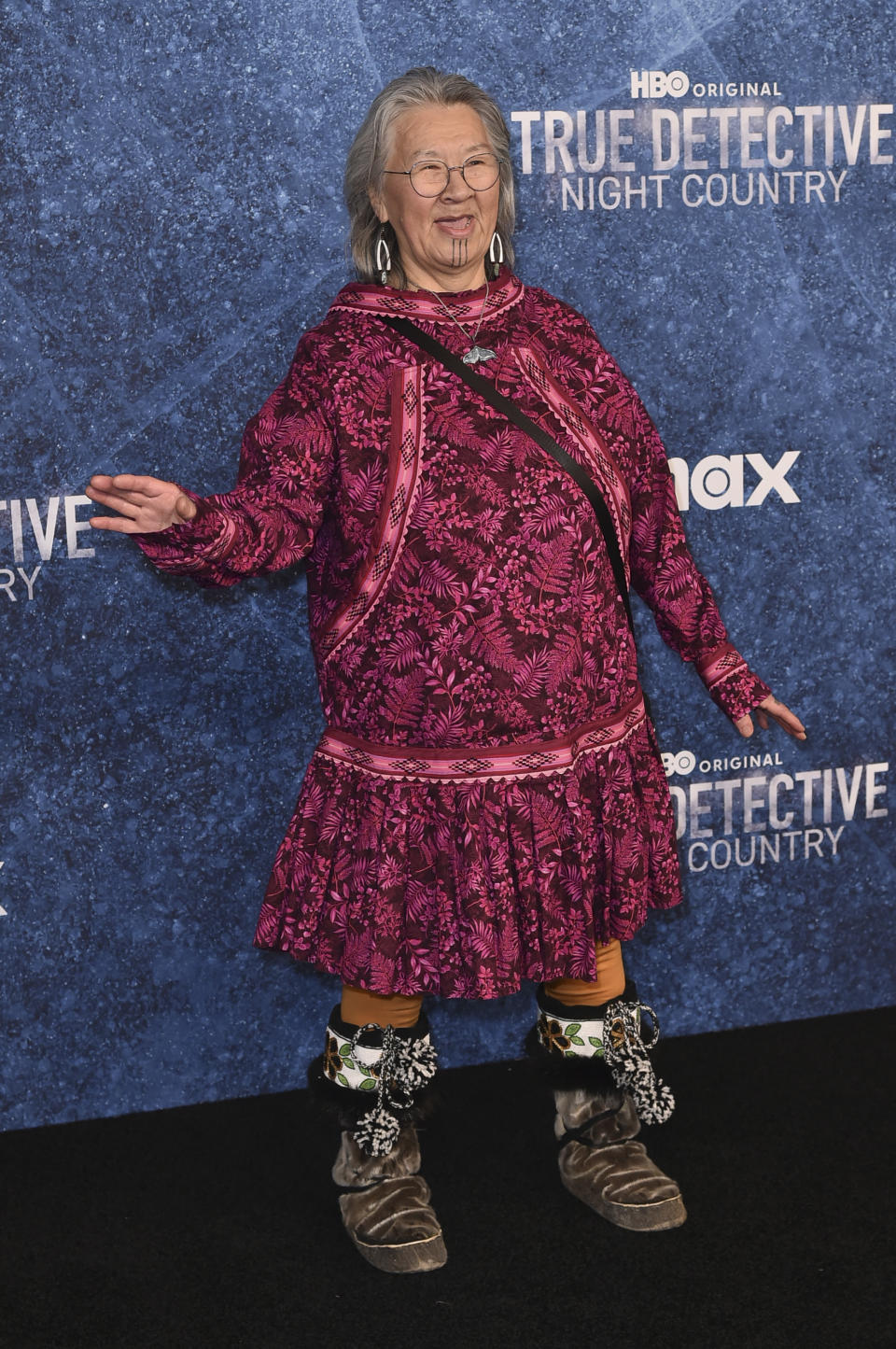 Doreen Nutaaq Simmonds llega a la premiere de "True Detective: Night Country" el martes 9 de enero de 2024, en el Paramount Theater en Los Angeles. (Foto Richard Shotwell/Invision/AP)