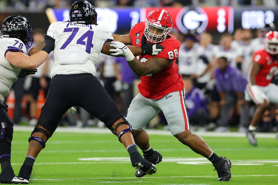 Jalen Carter #88 of the Georgia Bulldogs tries to get around Andrew Coker #74 of the TCU Horned Frogs during the second quarter in the College Football Playoff National Championship game at SoFi Stadium on January 09, 2023 (Getty Images)