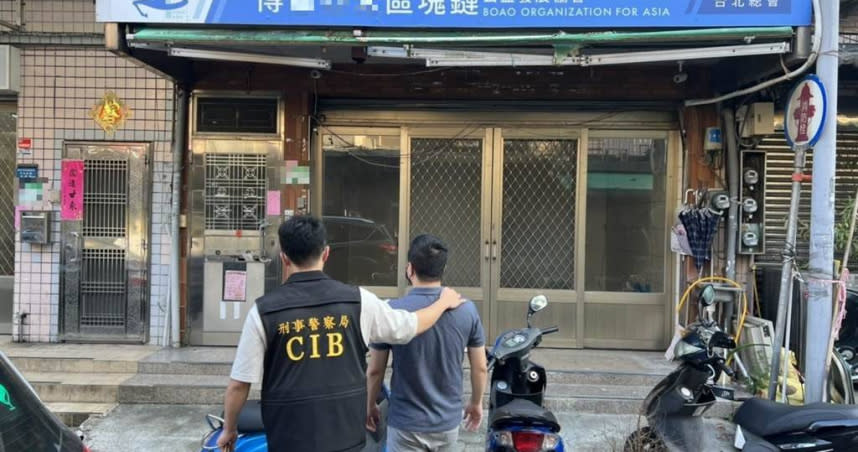 警方於台北逮捕洗錢主嫌陳男。（圖／翻攝照片）
