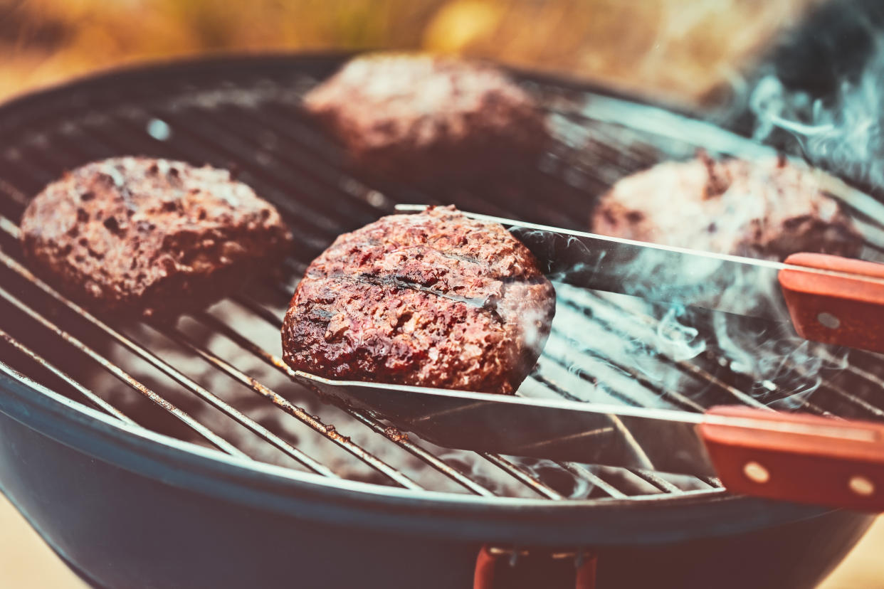 Soy escritor gastronómico y esta prensa Cuisinart de US$20 es el secreto de una buena hamburguesa. (Foto: Getty)