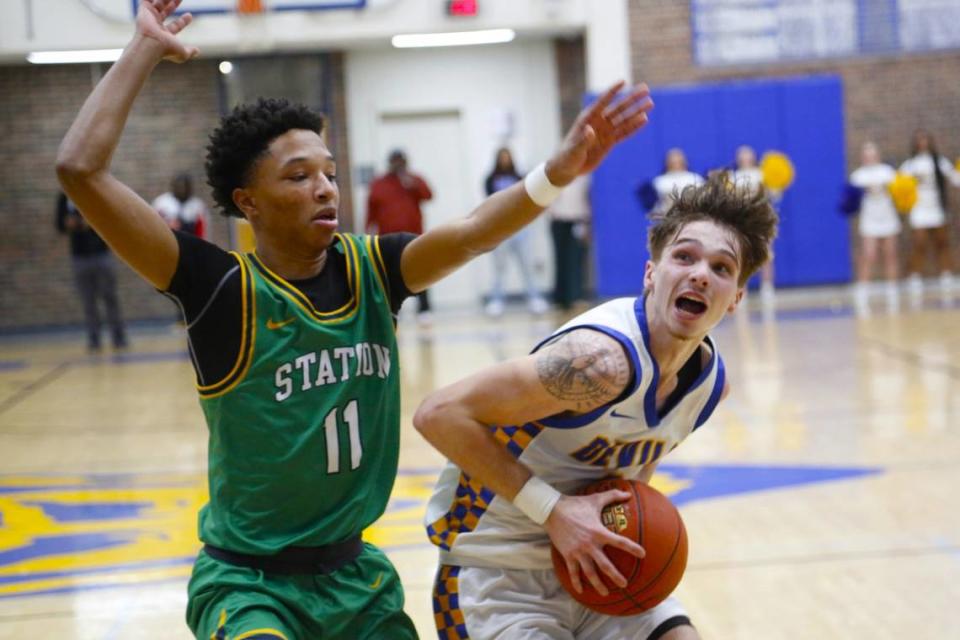 Henry Clay’s Kayson Brown drives against Bryan Station’s Montae Ashford during the Blue Devils 63-58 win over the visiting Defenders at Henry Clay High School on Friday. Jared Peck/jpeck@herald-leader.com