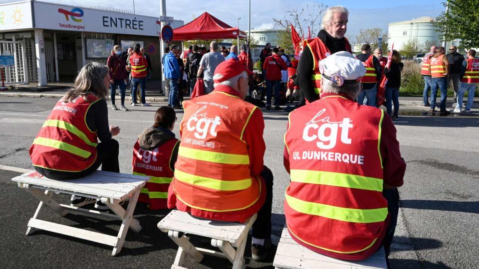 Protesters gather during a demonstration outside the Total Mardyck refinery, near Dunkirk, northern France on October 18, 2022, after the CGT and FO trade unions called for a nationwide strike calling for higher salaries, and against the government's requisitioning of fuel refineries to force some strikers back into opening fuel depots. - France was preparing for a day of major disruptions on October 18, 2022, after unions called a nationwide transport strike as they remain in deadlock with the government over walkouts at oil depots that have sparked fuel shortages. The move comes after workers at several refineries and depots operated by energy giant TotalEnergies voted to extend their strike action. (Photo by FRANCOIS LO PRESTI / AFP)