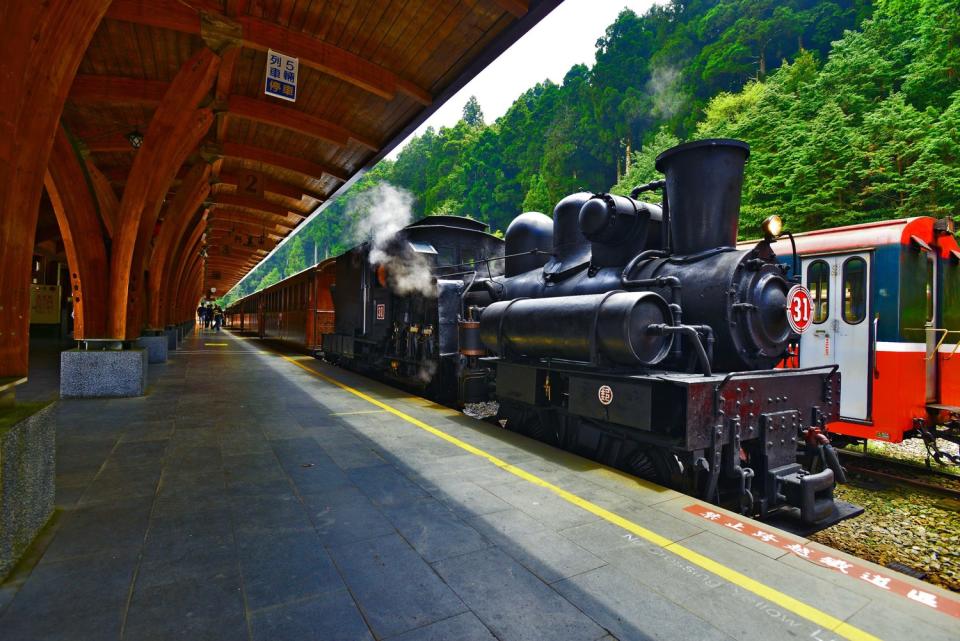 為了刺激國旅，交通部觀光局再擴大國旅秋冬遊獎助範圍。(圖為阿里山蒸氣火車)   圖：林務局嘉義林管處/提供