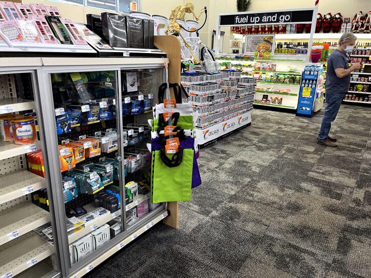 Woodland Hills, CA-OCTOBER 19, 2022: Razor blades are locked up behind a glass showcase at a CVS store in Woodland Hills. Retail chains are adding more security measures to combat retail theft. (Mel Melcon / Los Angeles Times)