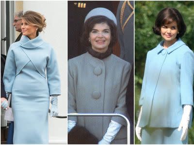 El color del vestido de Melania Trump y los guantes largos similares a los que lucía Jackie Kennedy.