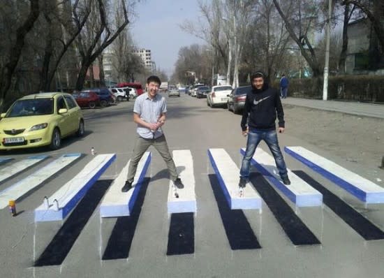 zebra-crossing-optical-illusion-China