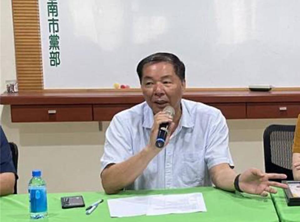 民進黨台南市黨部12日公布黨職改選作業期程，市黨部主委潘新傳表示，將盡全力辦理選務工作，務求盡善盡美。（市黨部提供／洪榮志台南傳真）