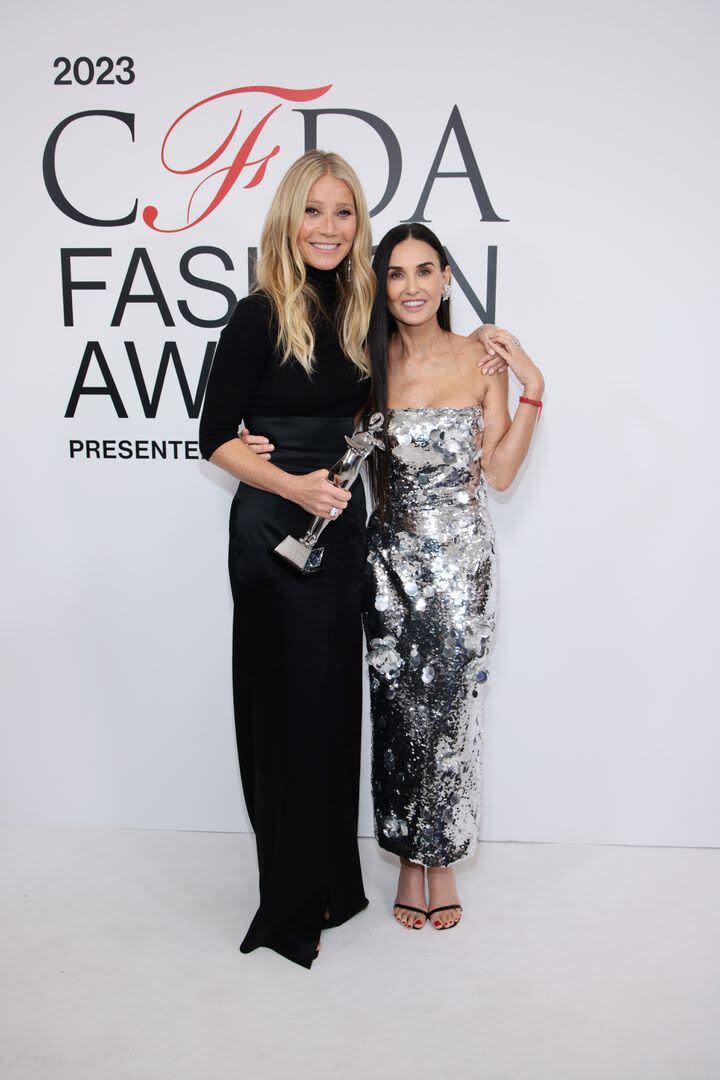 Gwyneth Paltrow y Demi Moore posaron para las cámaras 