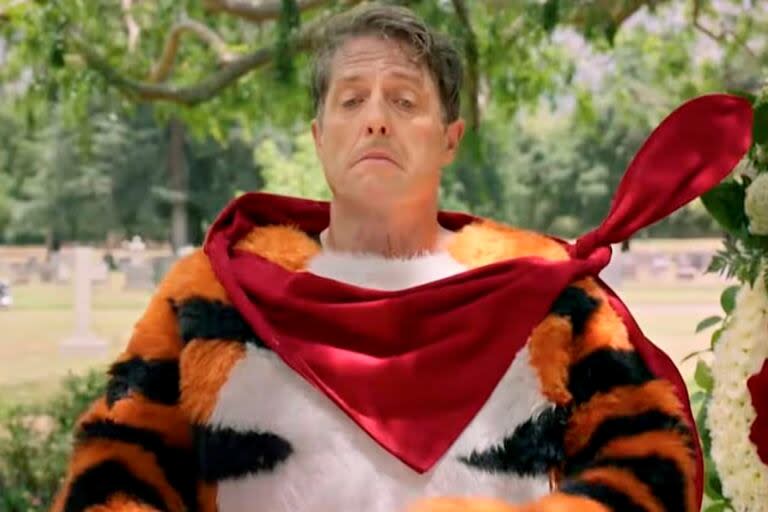 En Unfrosted, Hugh Grant ratifica sus dotes de comediante con varias secuencias totalmente absurdas