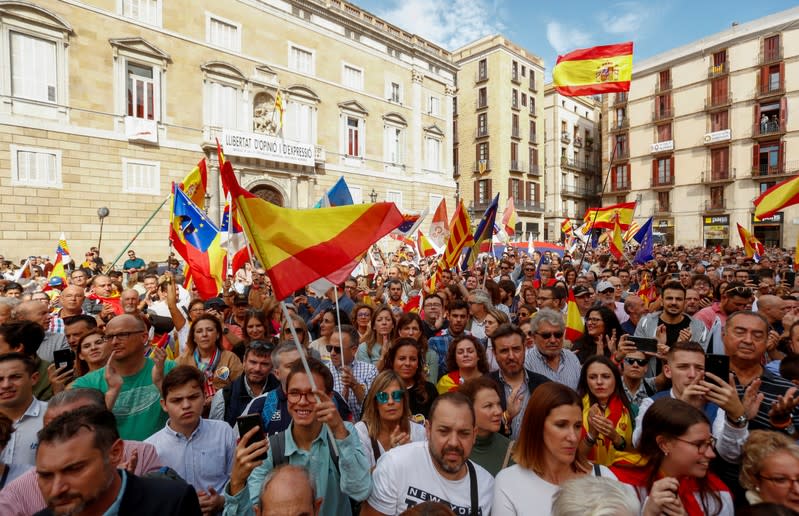 Supporters of the unity of Spain demonstrate in Barcelona