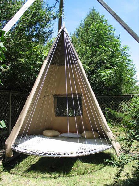 Una carpa colgante que nos garantiza siestas frescas o reuniones cómodas con amigos al aire libre. Crédito: Pinterest