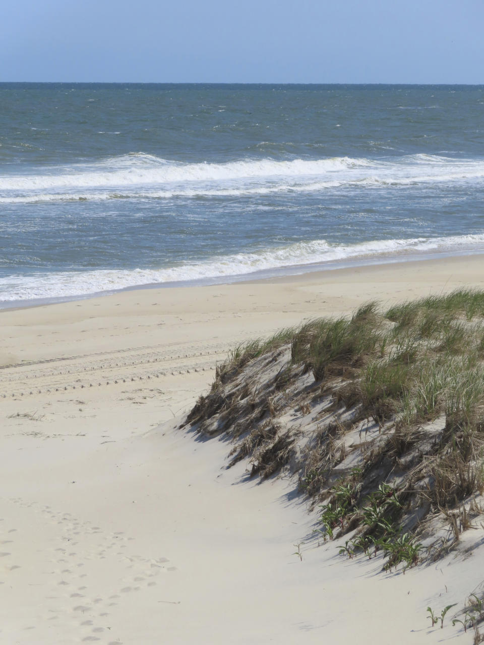 The ocean horizon is clear on Thursday, April 25, 2024, in Long Beach Township, N.J. Eight Jersey Shore towns, including Long Beach, are trying to convince New Jersey utility regulators that wind turbines planned for less than 9 miles off the town's coast will scare away visitors, costing the area jobs and economic development. The wind power industry rejects those claims, and says turbines can coexist with tourism and fishing. (AP Photo/Wayne Parry)