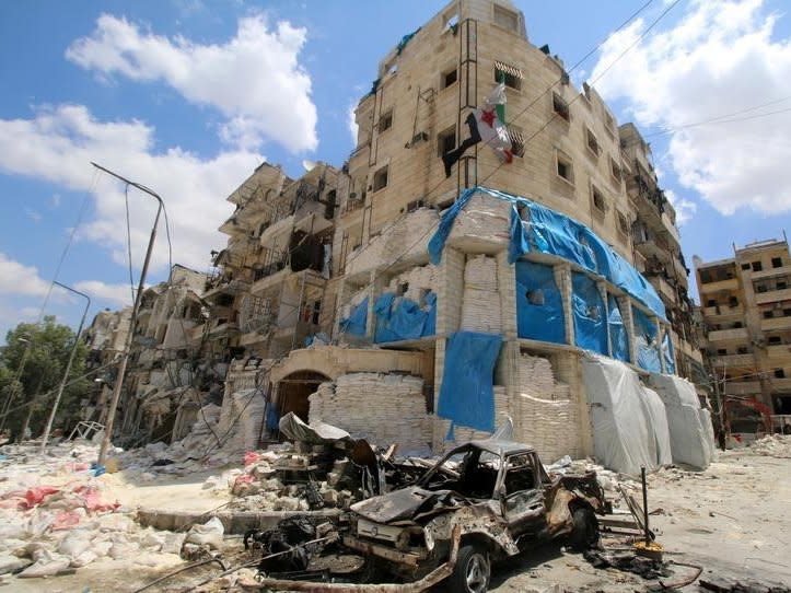 Burnt vehicles are pictured in front of the damaged the Medecins Sans Frontieres (MSF)-backed al-Quds hospital after it was hit by airstrikes, in a rebel-held area of Syria's Aleppo, April 28, 2016. REUTERS/Abdalrhman Ismail