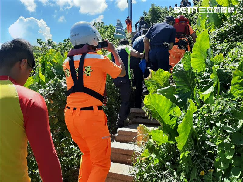 基隆潮境公園有潛水客溺水，救護人員將他搶救上岸，到院前仍未恢復呼吸心跳。（圖／翻攝畫面）