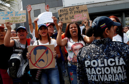 Supporters of Venezuelan opposition leader Juan Guaido, who many nations have recognized as the country's rightful interim ruler, take part in a protest against Venezuelan President Nicolas Maduro's government in Caracas, Venezuela, April 10, 2019. REUTERS/Carlos Garcia Rawlins