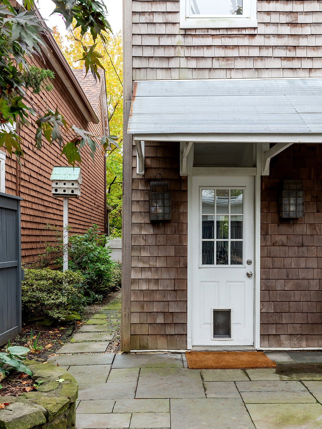 00-FEATURE-Houses-with-Shingles-Domino-08