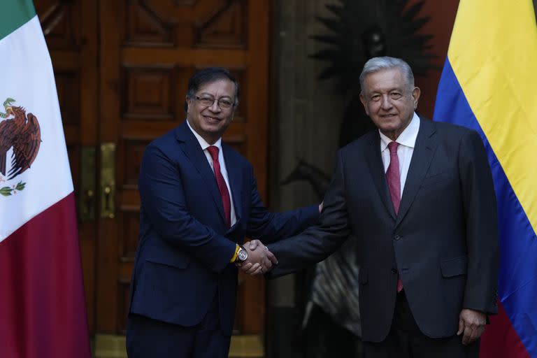 El presidente de México, Andrés Manuel López Obrador, a la derecha, y el presidente de Colombia, Gustavo Petro