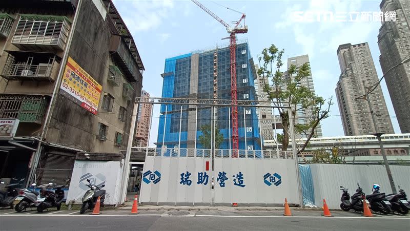 中央斥資14億9,546萬元，委由瑞助營造興建中和警消社宅，預計114年3月10日完工。（圖／記者陳韋帆攝影）