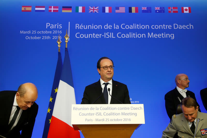 Les treize pays les plus engagés militairement au sein de la coalition de lutte contre l'Etat islamique sont convenus mardi à Paris de préparer la reconquête de Rakka, la capitale autoproclamée du groupe djihadiste en Syrie, sans attendre la fin de l'offensive de reconquête de Mossoul en Irak. /Photo prise le 25 octobre 2016/REUTERS/Charles Platiau