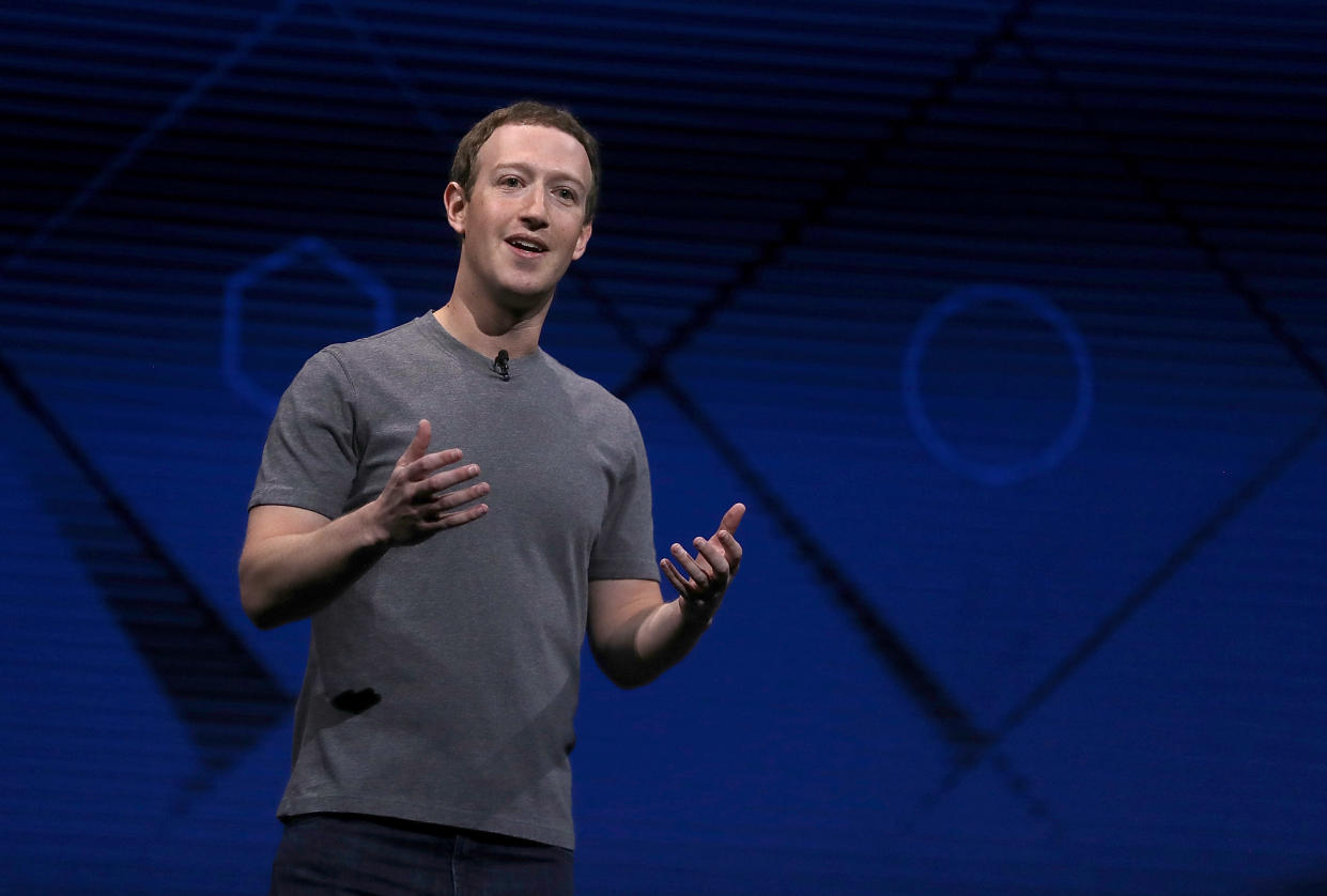 So kennen wir Mark Zuckerberg: im Signature-Look mit Jeans und T-Shirt. (Bild: Getty Images)