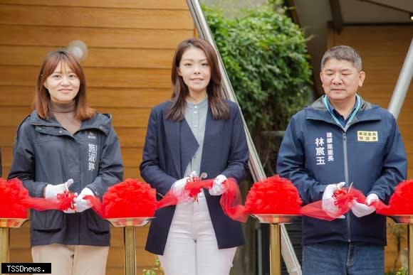 新竹市建華市民活動中心啟用，市長高虹安主持剪綵儀式。
